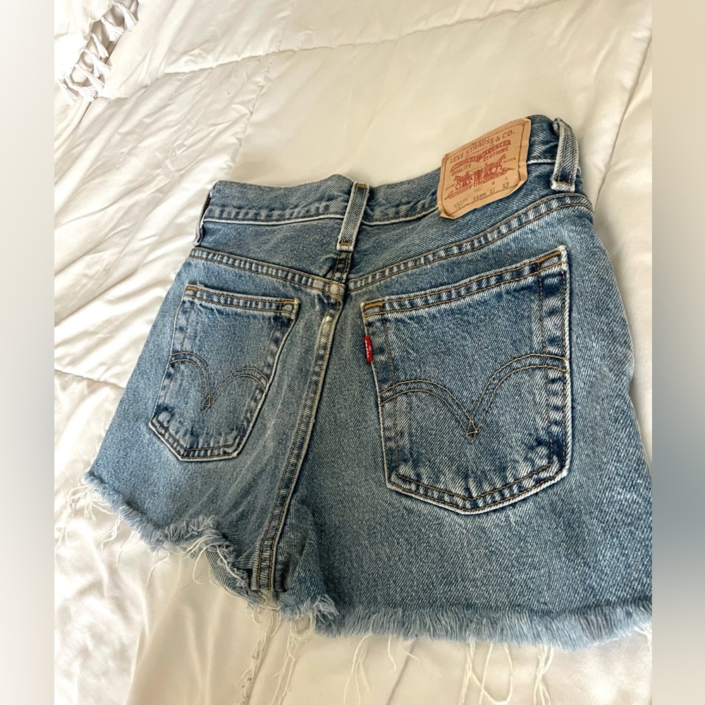 550 levi’s denim shorts, 27 waist